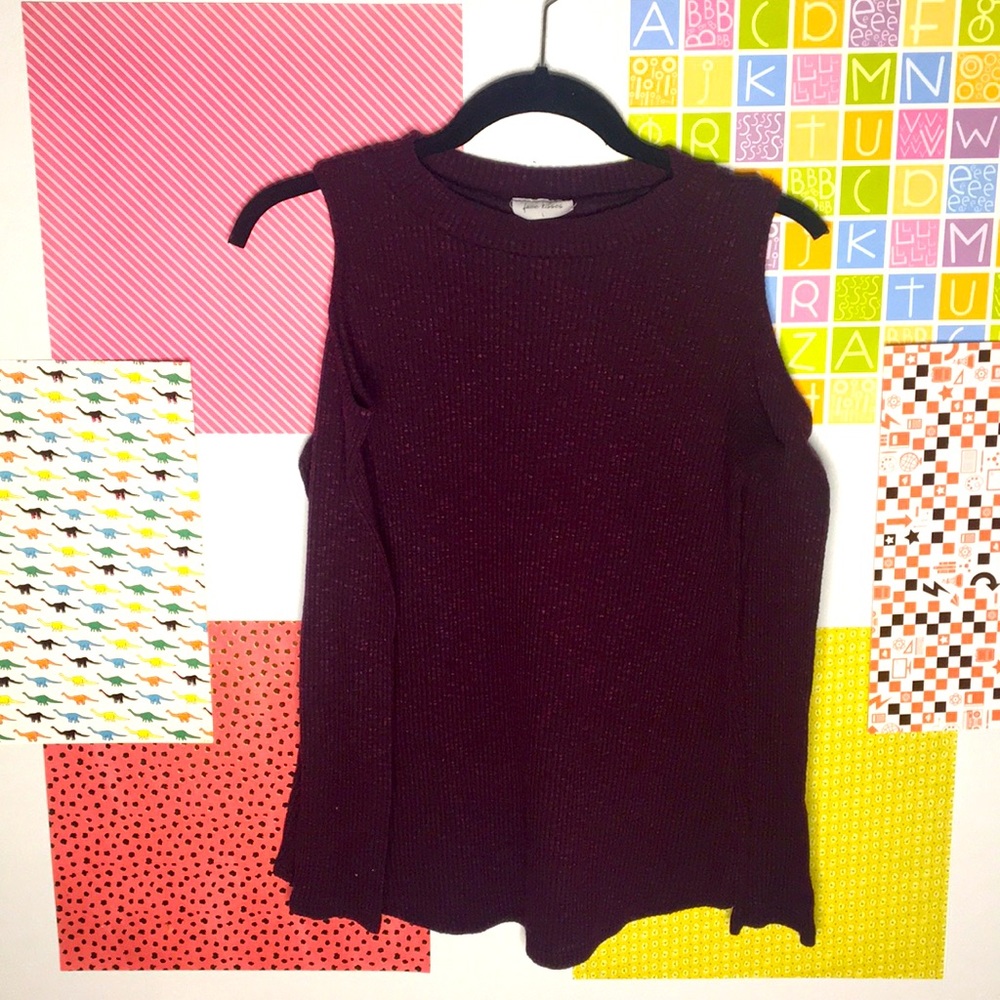 Long-sleeve off-the-shoulder top - free kisses